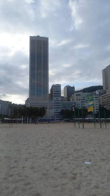 Em Copacabana A 100 Metros Da Apartment *